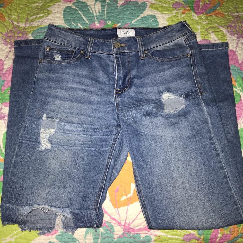 CELEBRITY PINK MEDIUM WASHED DISTRESSED JEANS